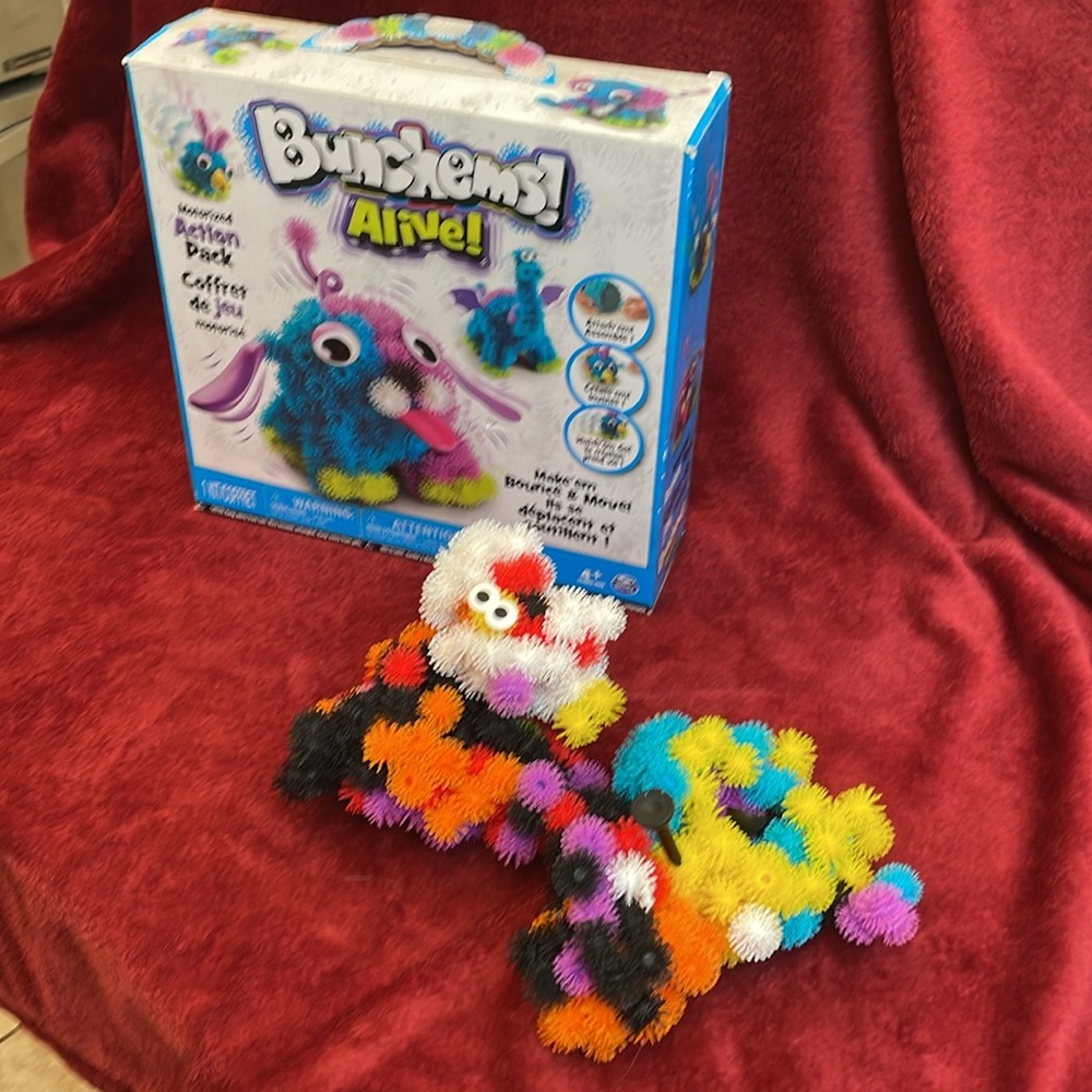 Bunchems! Alive! Motorized Action Pack Craft Kit Bunchems. With extra Bunchems! - Picture 2 of 8